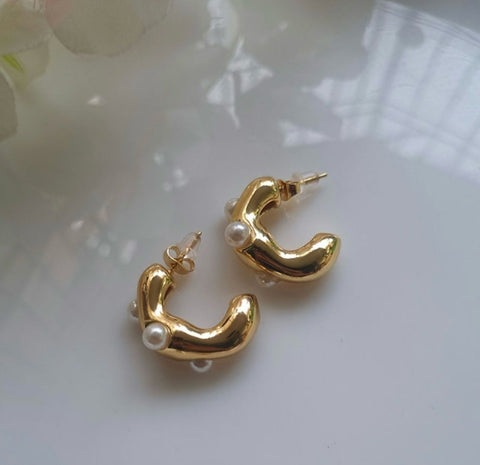 Maxi Pearl Hoop Studs